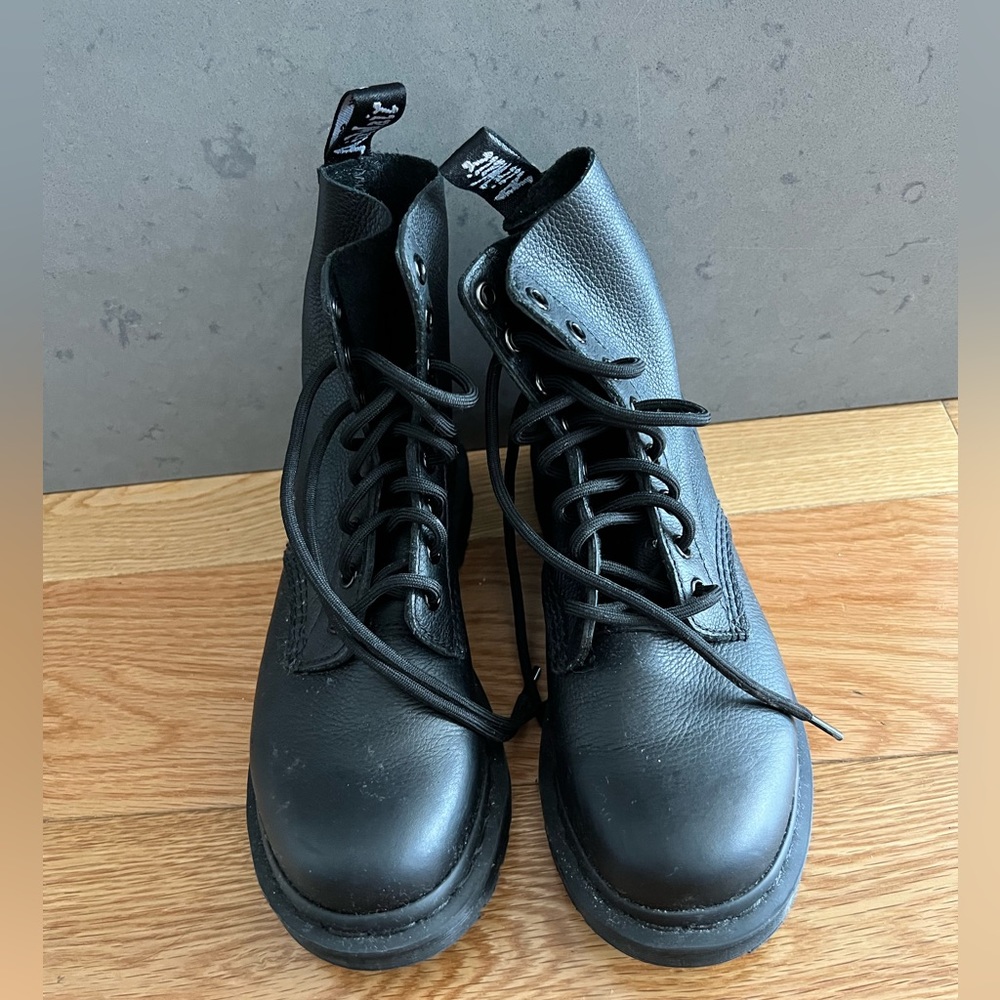Dr. Martens combat boots - Size 6